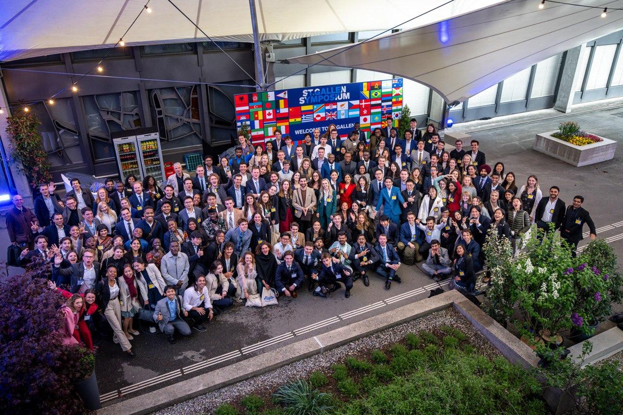 Overhead shot of all the Leaders of Tomorrow in Switzerland