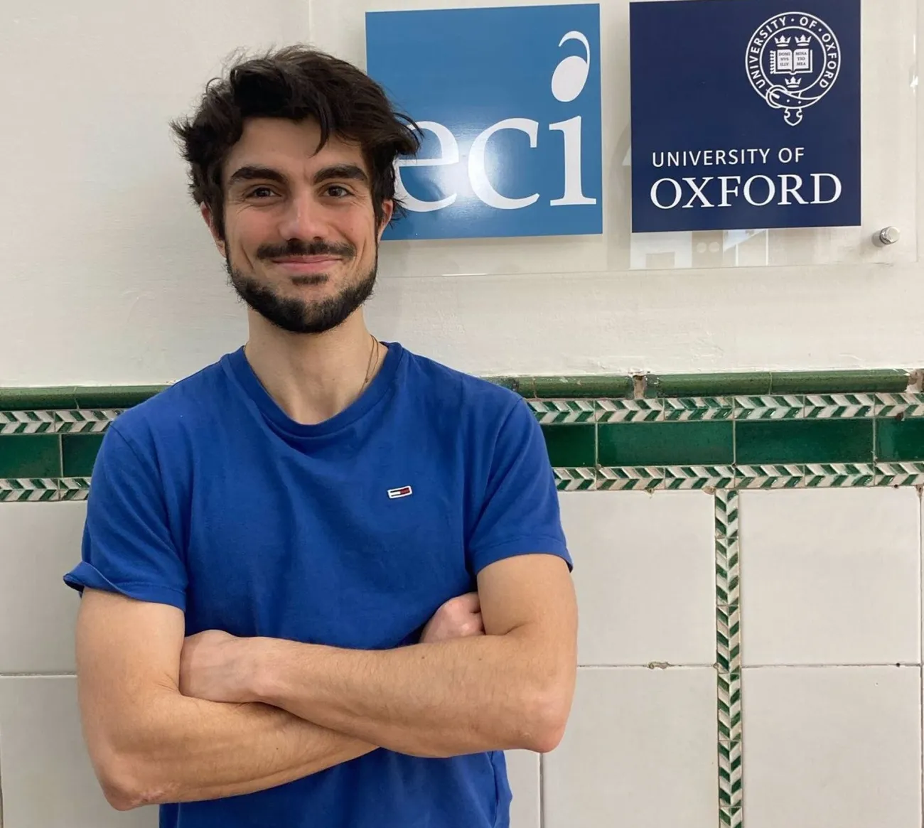 Dr Alberto Fernández-Pérez near the ECI and University of Oxford sign