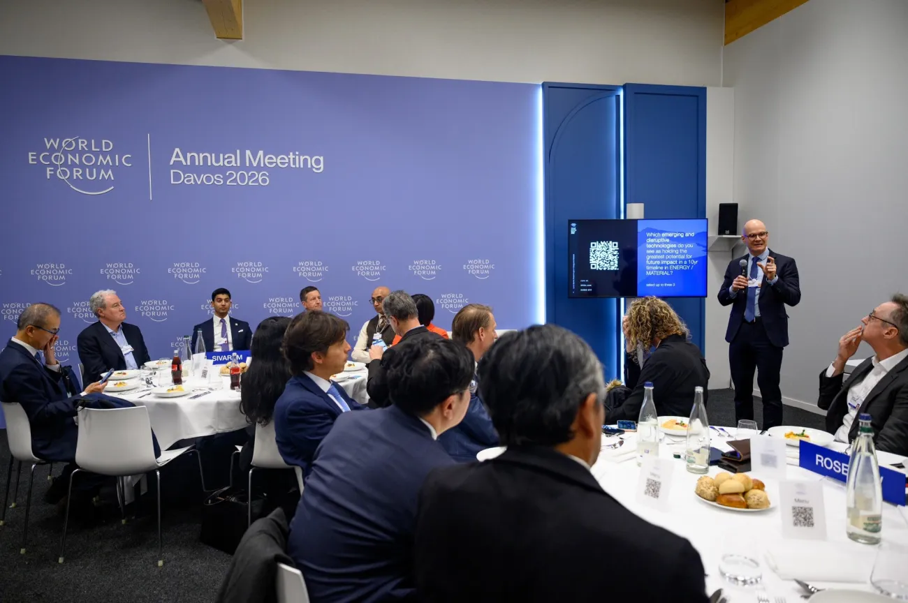 Professor Jan Rosenow speaking to attendees at a session