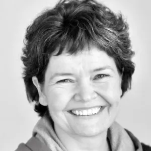 Head and shoulders image of Kate Raworth smiling